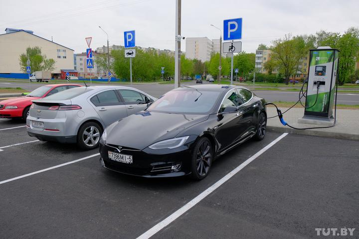 «Через десять лет в Беларуси будет больше полумиллиона электромобилей». Эксперты — о рынке электрокаров