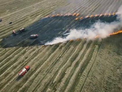 Міні-смерч на Гомельшчыне і поле, якое гарыць, у Калінкавіцкім раёне