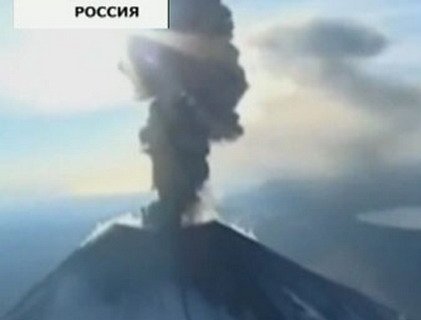 Камчатка: Ключевской вулкан выбросил парогазовый столб на высоту 7,5 км