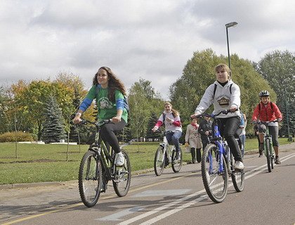 Конфликт интересов: как в Минске велосипедисты и пешеходы делят тротуары